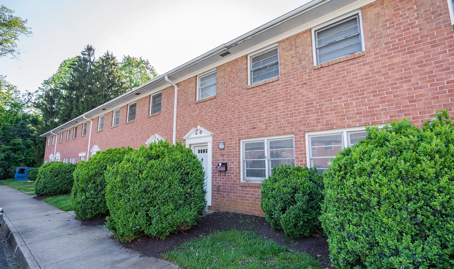Arlington Park Townhomes — Photo 2