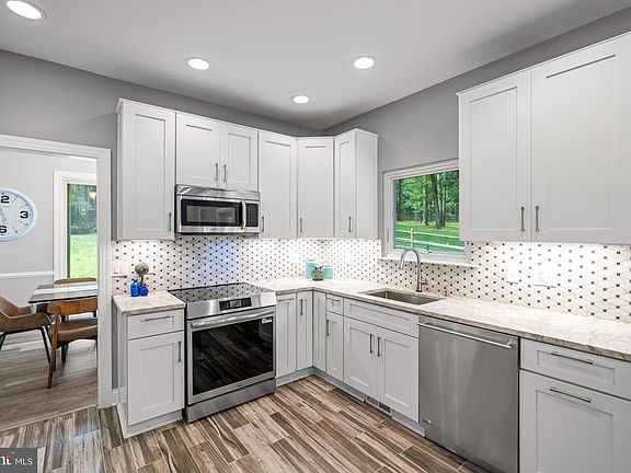 3rd image of 22247 Watson Rd