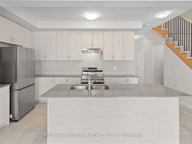 16 Crossmore Cres — Photo 10