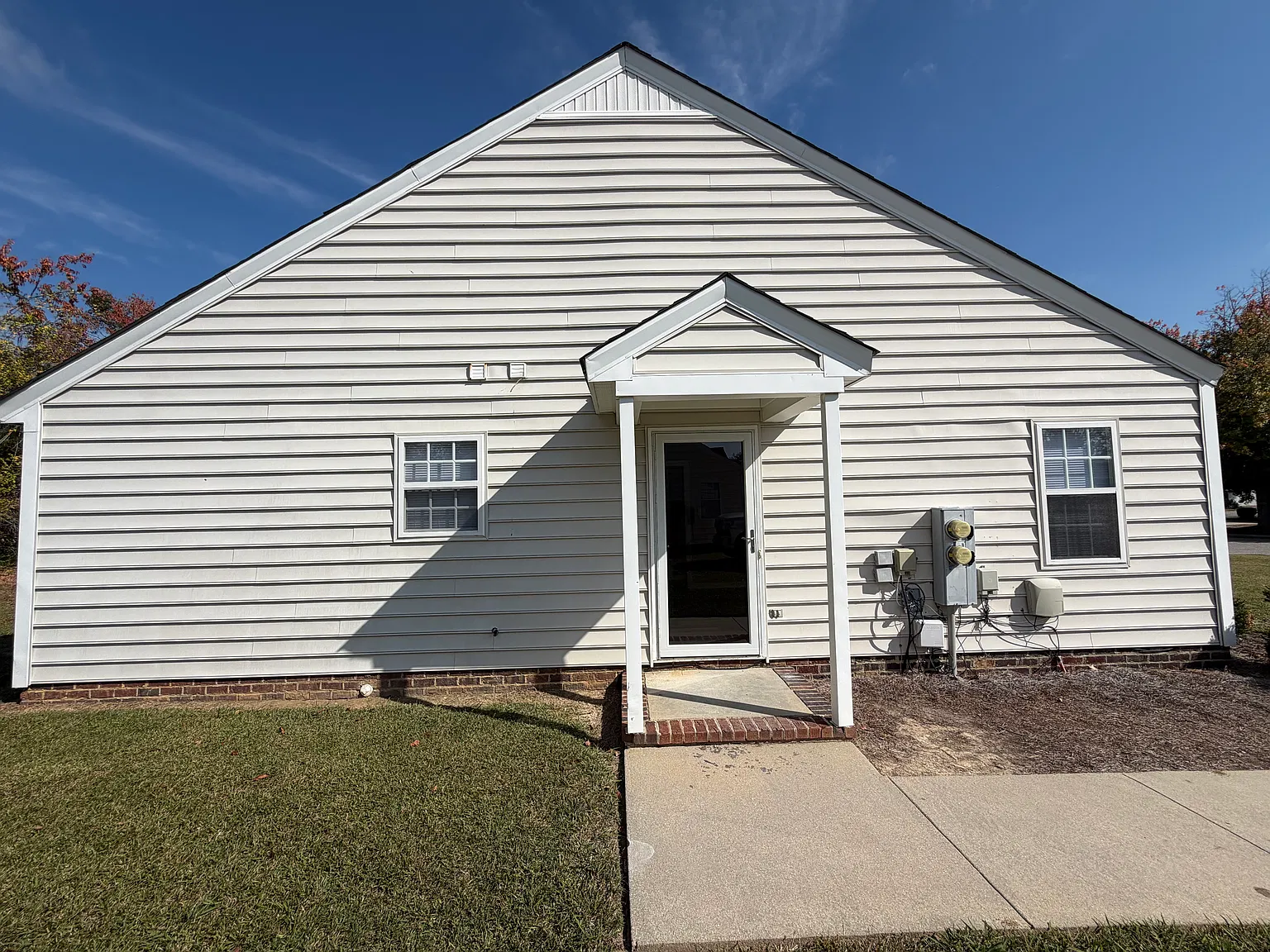 2502 Marybeth Ct N — Photo 2