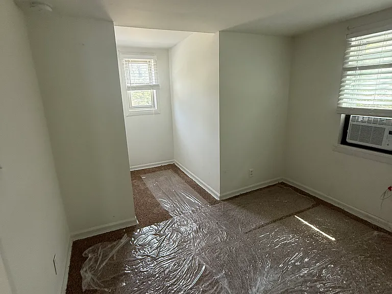 1004 Gillock St — Photo 34
