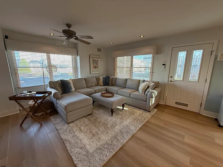 4 S Iroquois Ave #AUGUST — Photo 4