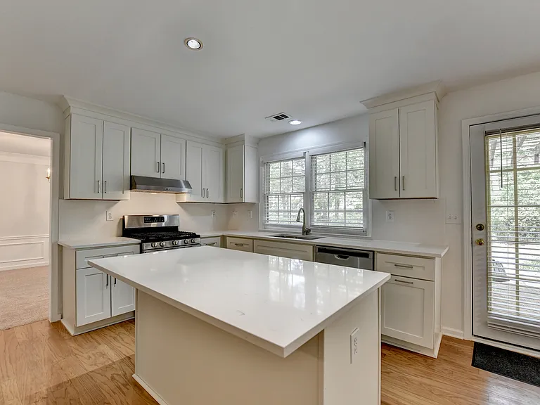 6535 Ganton Dr — Photo 15