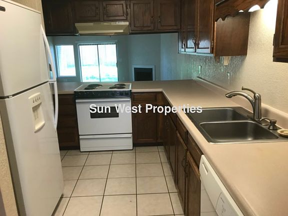 4th image of 1072 E Navajo St