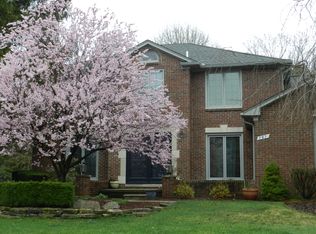 797 Stanford Cir, Rochester Hills, MI 48309