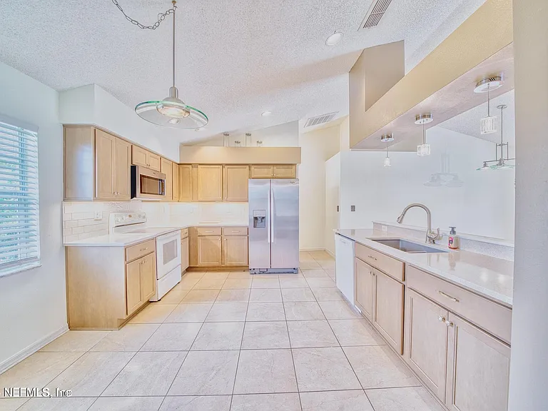 5628 Loma Vista Dr W — Photo 22