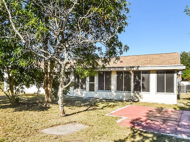 520 Elmwood Ct — Photo 16