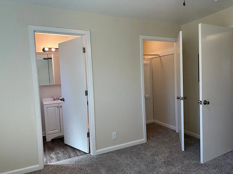 Ivy Common Apartments — Photo 11