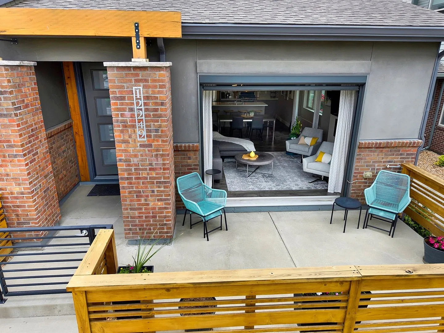 Modern 3BR End Unit Townhome in Lakewood — Photo 2
