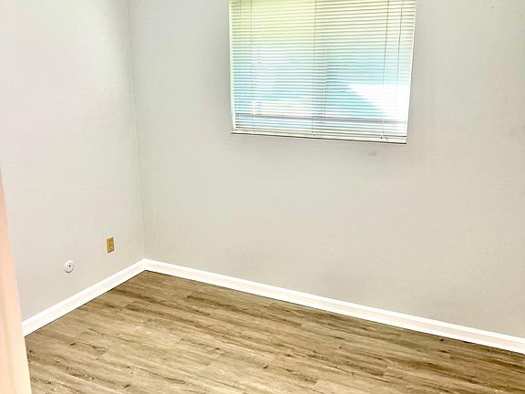 3rd image of 295 Shaker Ct