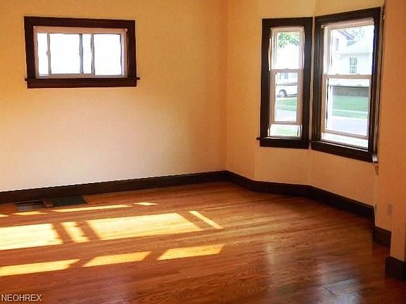 3rd image of 522 Edwards St