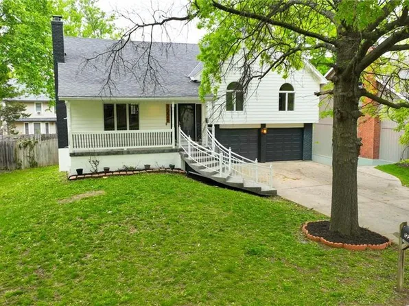 1226 E Jamestown Dr, Olathe, KS 66062