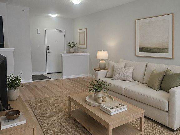 4th image of 39 Ferndale Dr S #205
