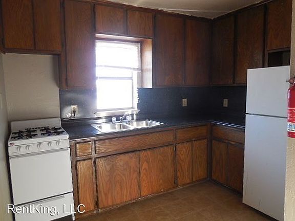 2nd image of 216 E Tonhawa St APT 1