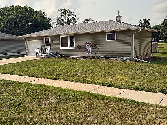 2nd image of 306 2nd St