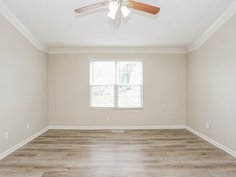 215 Ashland Manor Dr — Photo 11