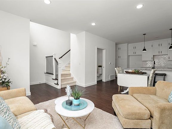 3rd image of 755 William St #3