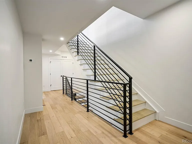 2526 S Lincoln St — Photo 24