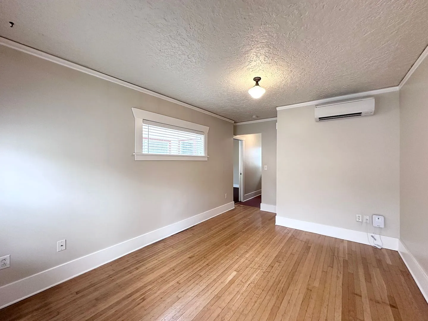 Beautiful Vintage 1 BR in Kerns Neighborhood! — Photo 3