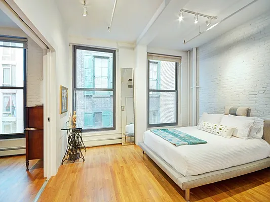 Rented by Sotheby's International Realty | media 22