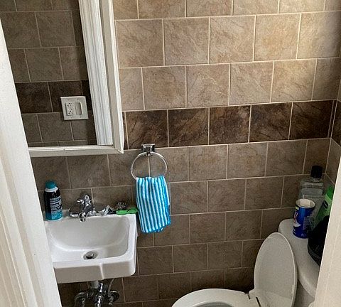 5th image of 633 Humboldt St #1R
