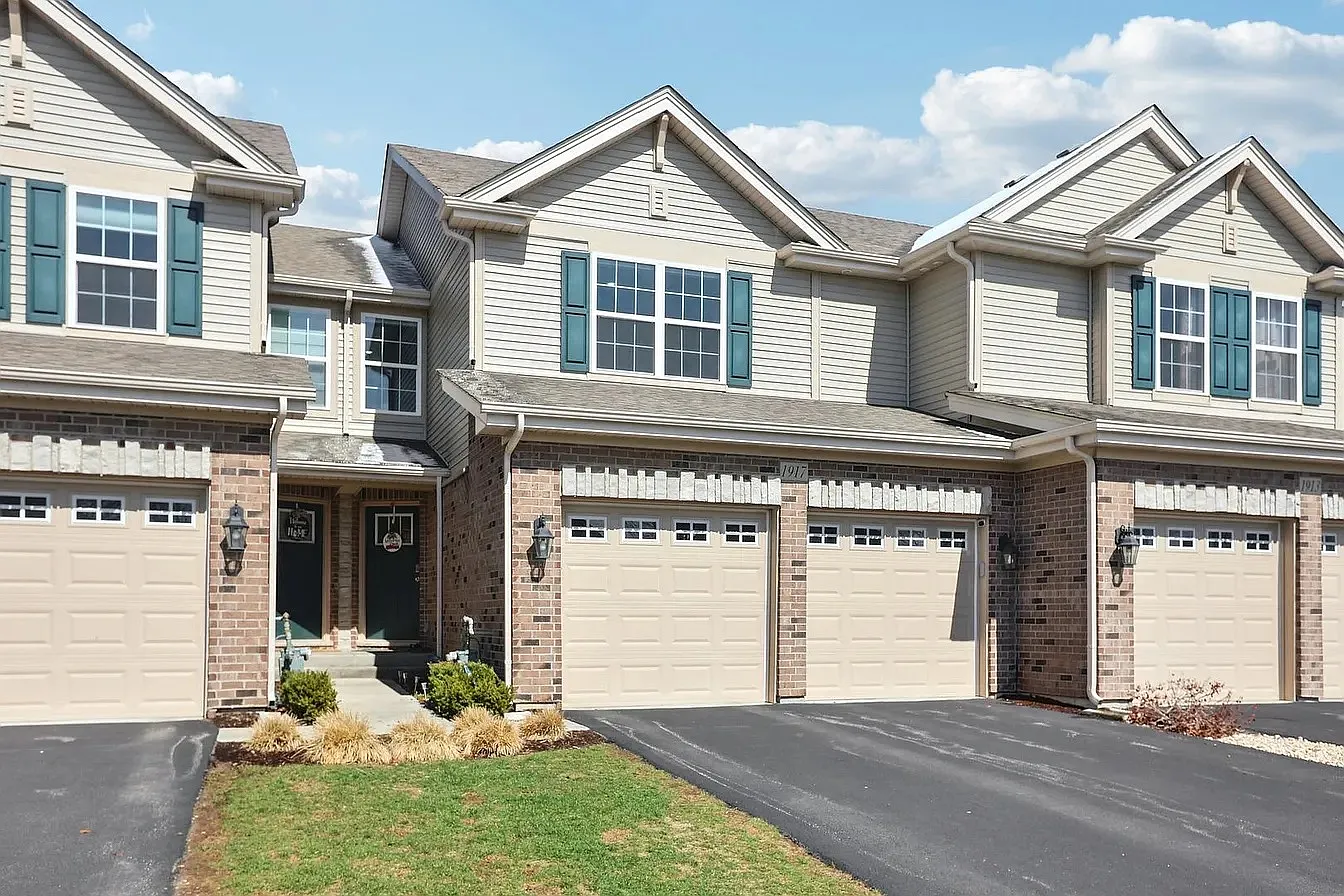 3 bed, 2.5 bath, 1770 sqft, $3,200 — Photo 2