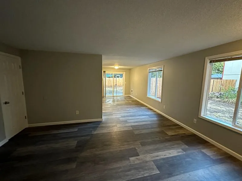 Building Photo - 613 SE 131st Ct