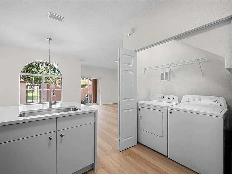 1204 Santa Catalina Ln — Photo 3