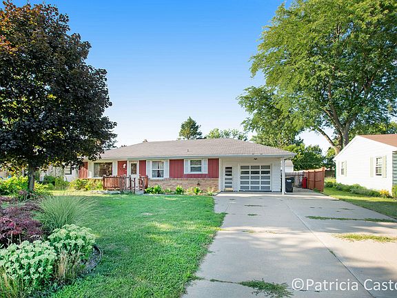 2nd image of 1571 Meadowlane Dr SE