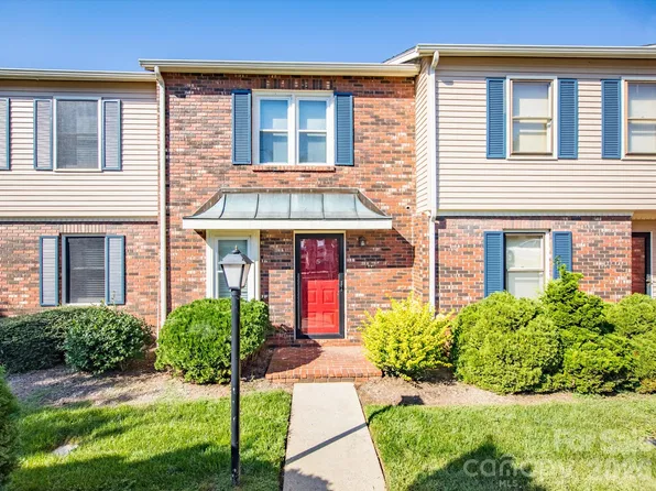 2705 N Center St, Hickory, NC 28601