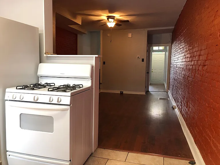 3242 Barclay St — Photo 9