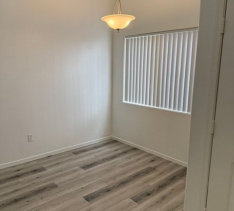 3rd image of 801 Desert Oak Ct #0