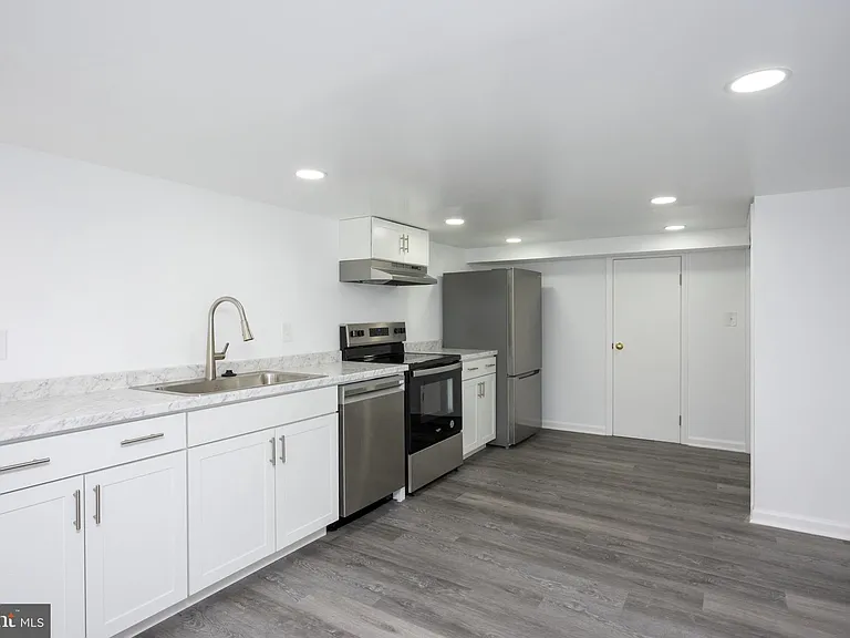 2104 Steuben Way — Photo 16