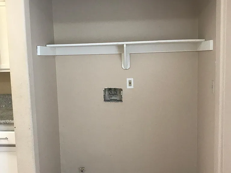 8106 S San Pedro St #3 — Photo 9