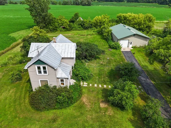1952 County Rd, Oshkosh, WI 54904