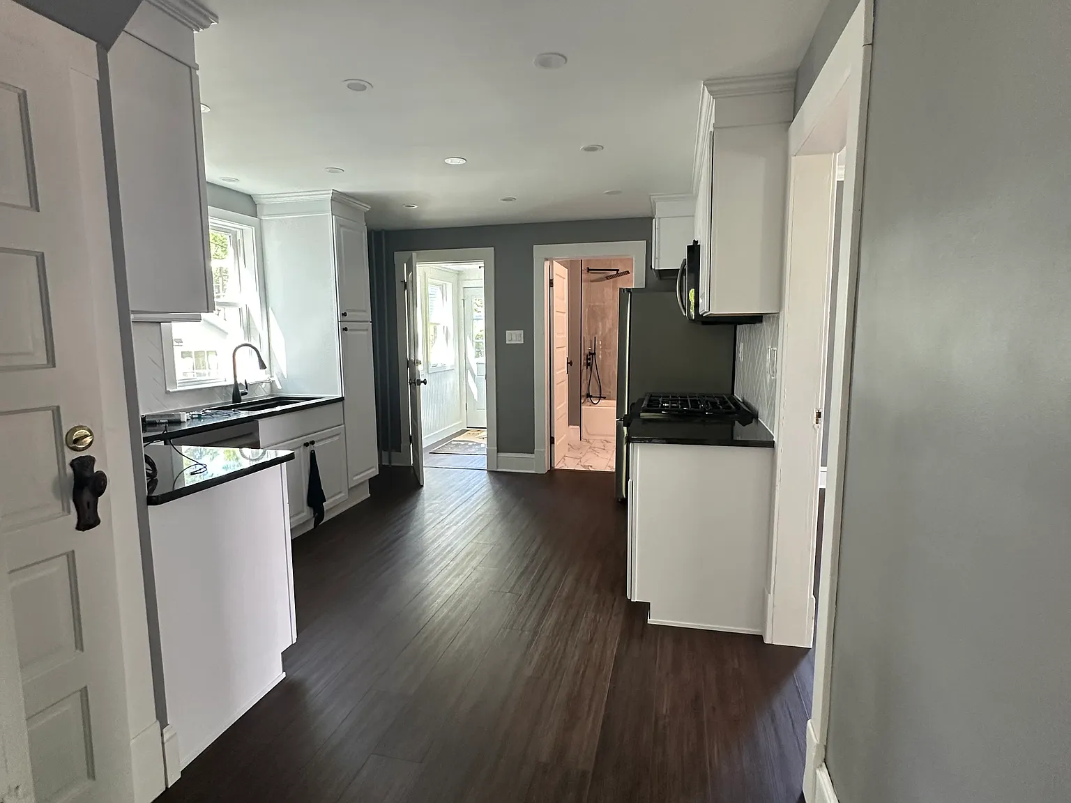 4 bed, 2000 sqft, $3,200 — Photo 3