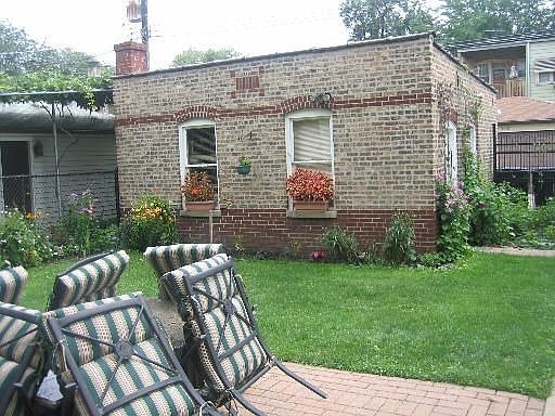 2nd image of 5747 N Washtenaw Ave