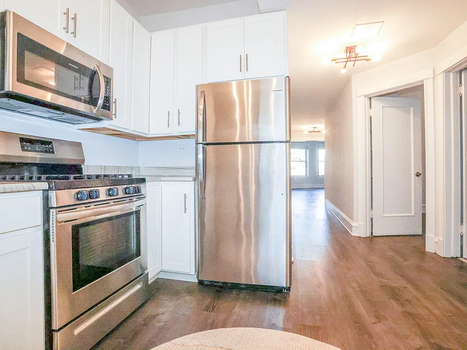907 W Sheridan Rd #1