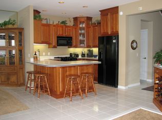 1402 Lakeshore Ct, Muskegon, MI 49441