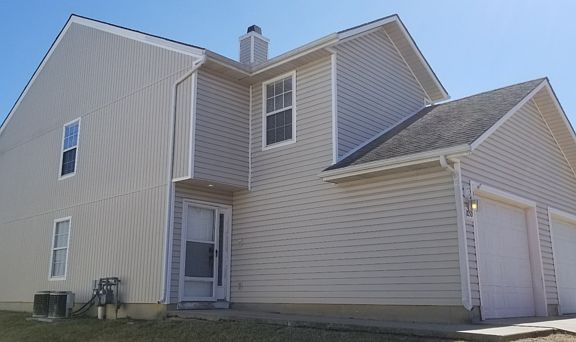 4th image of 105 NE Dogwood St APT D