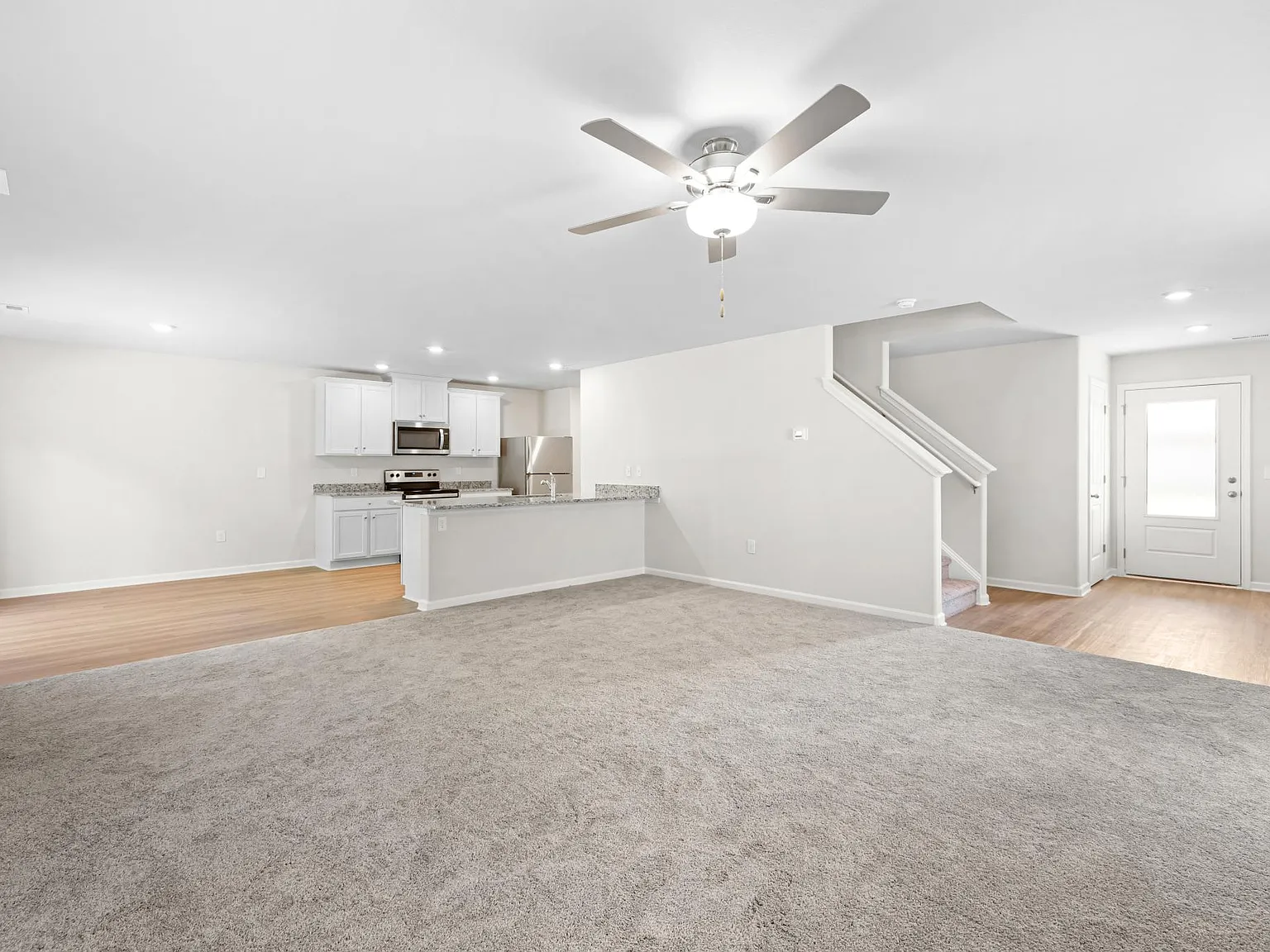 3 bed, 2.5 bath, 2025 sqft, $2,095 — Photo 4