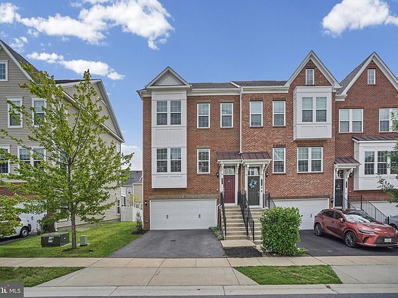 2nd image of 8326 Meadowood Dr