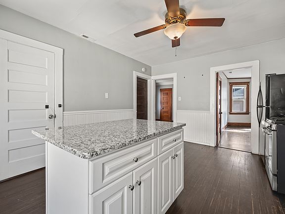 3rd image of 811 East St APT 3