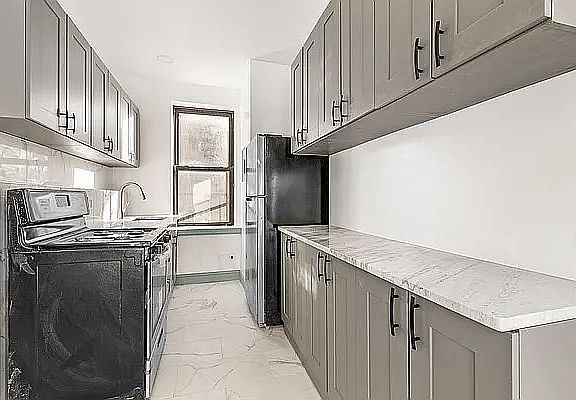 3rd image of 49 6th Ave #5L