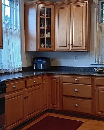 3rd image of 58 Oak St