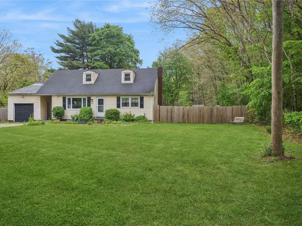 85 Wilson Avenue, Medford, NY 11763