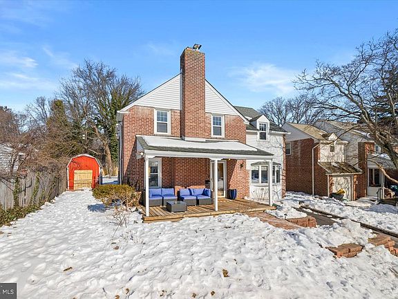 2nd image of 37 W Salisbury Dr