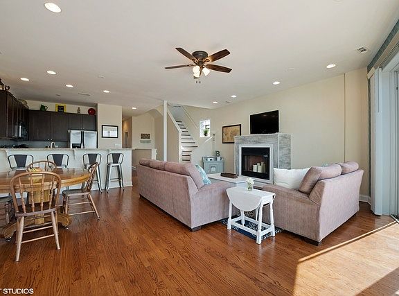 4th image of 3501 N Elston Ave #4