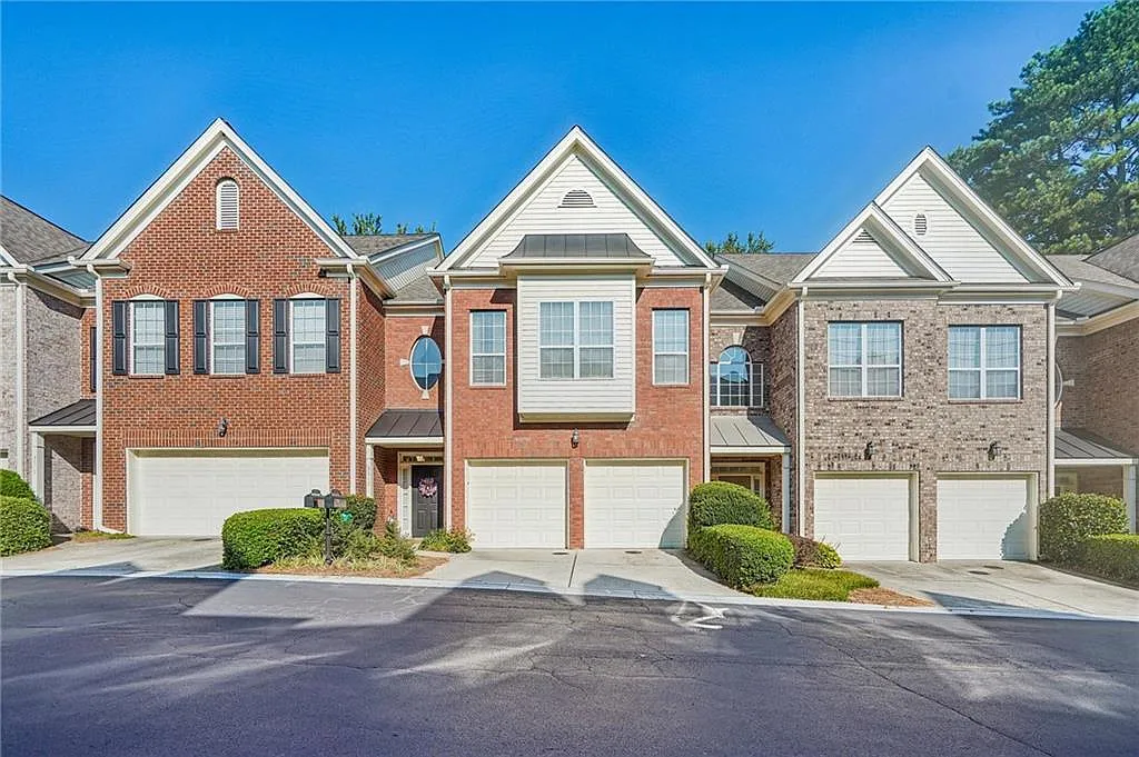3 bed, 2.5 bath, 2094 sqft, $2,700 — Photo 1