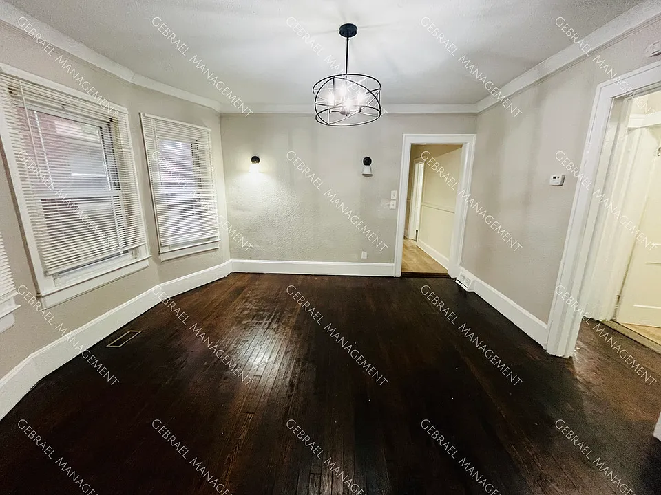 2223 W Euclid St
